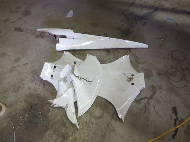 Here's the other fairing pieces yet to be repaired. Tailwheel fairing at the top, landing gear fairing at the bottom.
