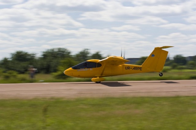 Aeroprakt's latest plane, the successor to the A26, with two Rotax 912 engines, air conditioning, amazing climb rate, and 190 mph cruise.